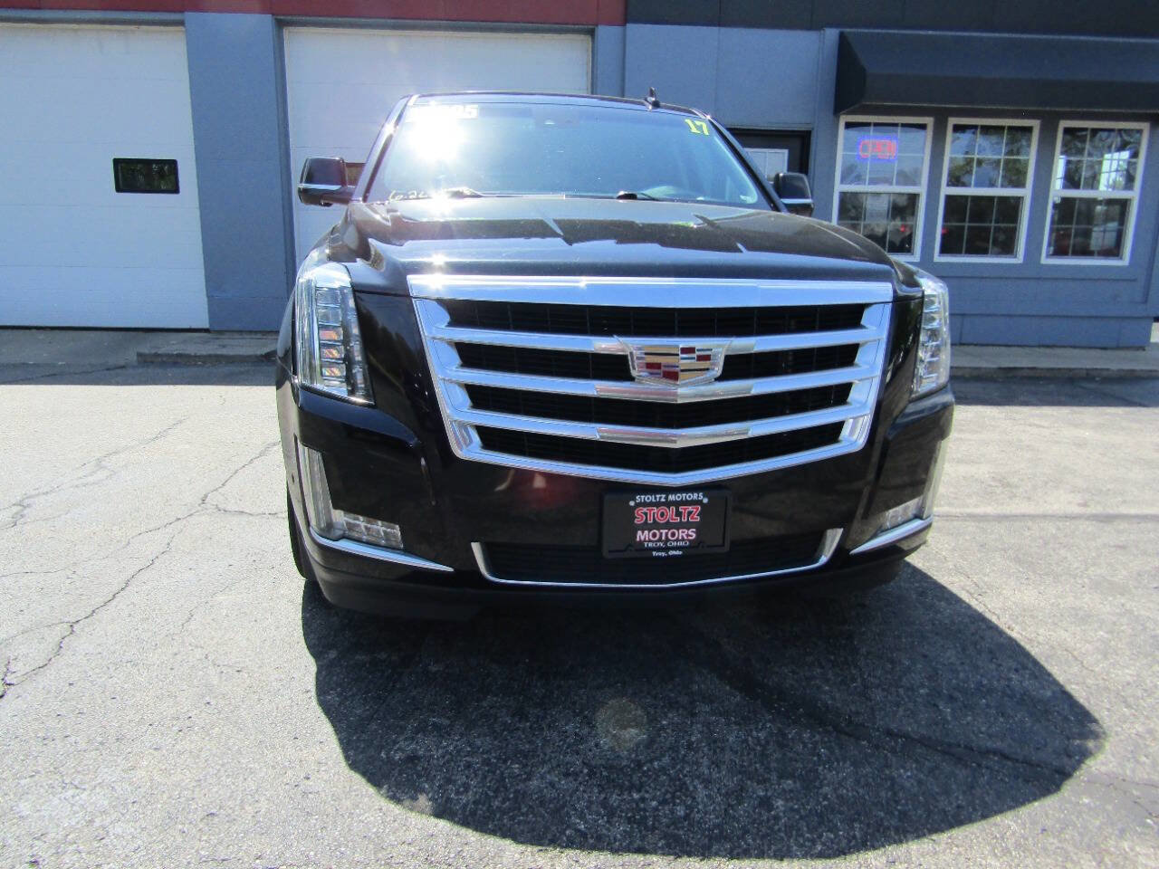 Used 2017 Cadillac Escalade ESV Luxury AWD/4WD image 7