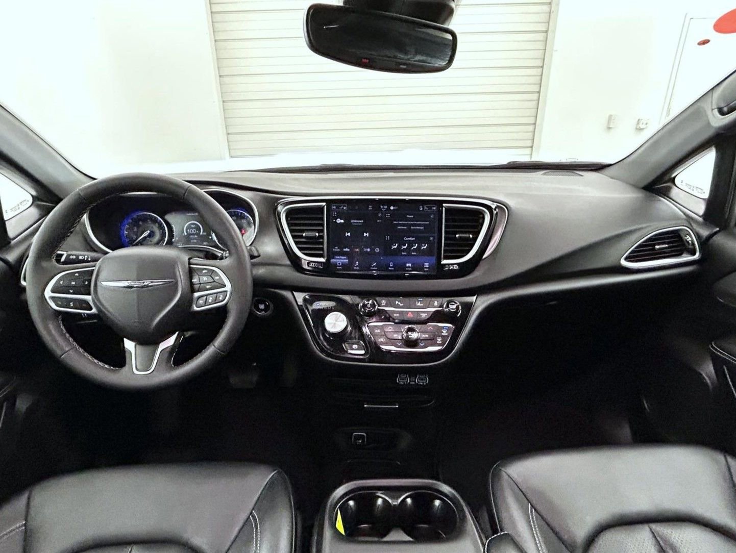 Used 2025 Chrysler Pacifica Select FWD image 13