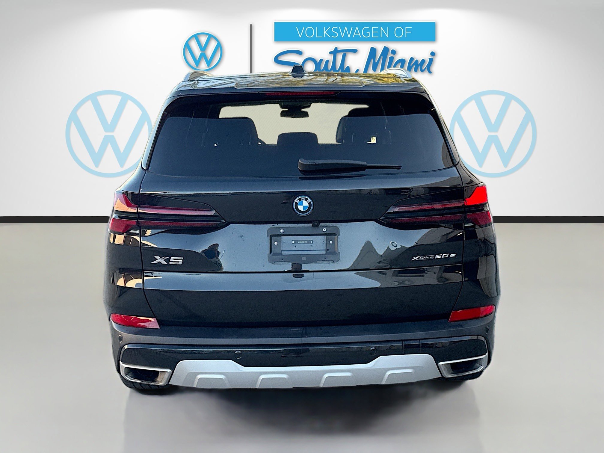 Used 2024 BMW X5 xDrive50e w/ Premium Package image 6