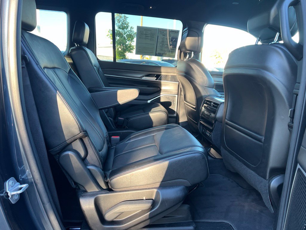 Used 2024 Jeep Wagoneer Series II AWD/4WD image 13