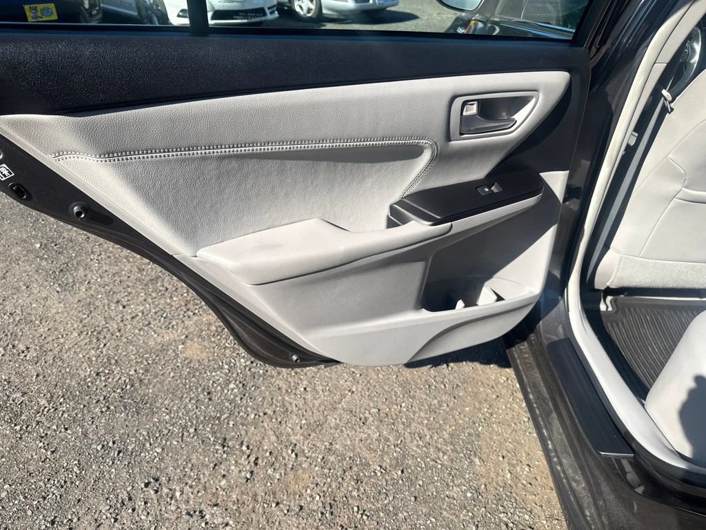 Used 2015 Toyota Camry XLE w/ Moonroof Package FWD image 30