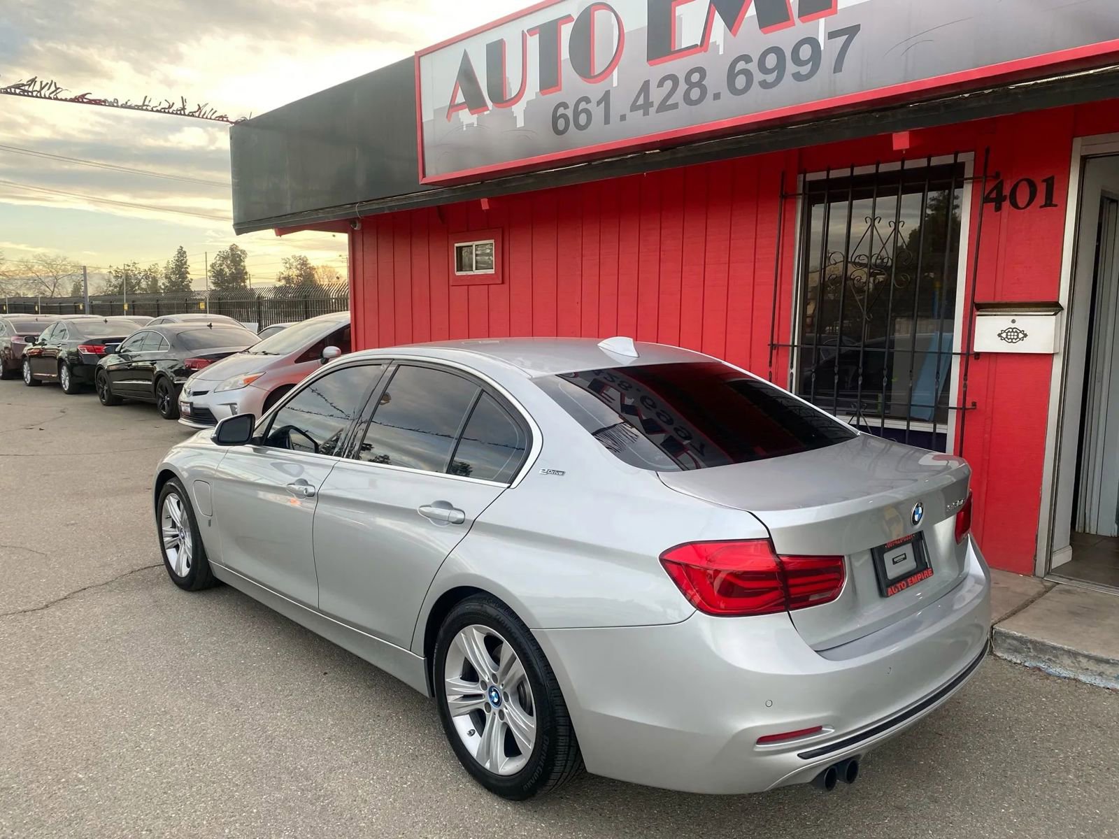 Used 2017 BMW 330e w/ Driver Assistance Package RWD image 5