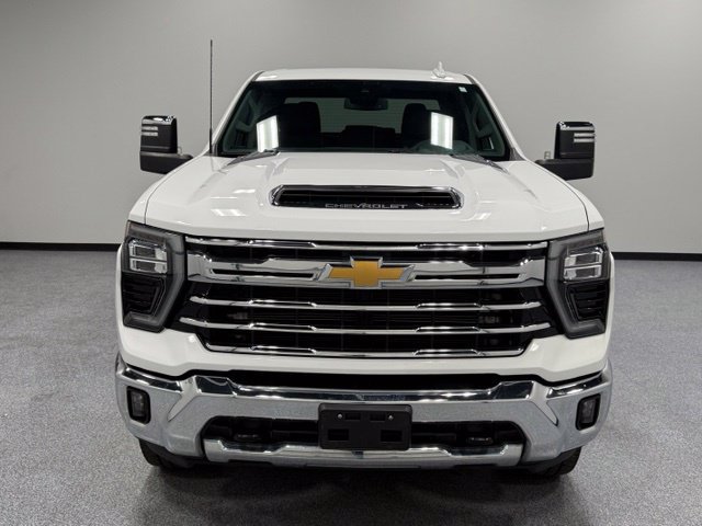 Used 2024 Chevrolet Silverado 2500 LTZ AWD/4WD image 4