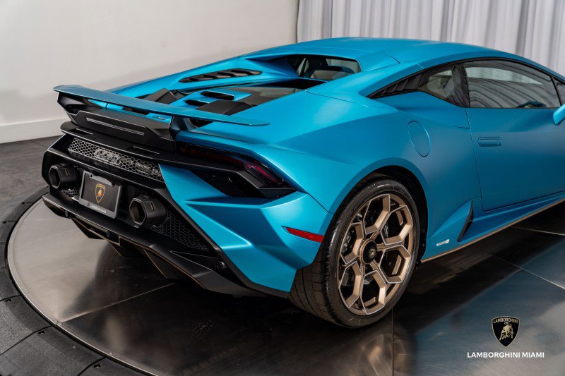 Used 2024 Lamborghini Huracan Tecnica image 21
