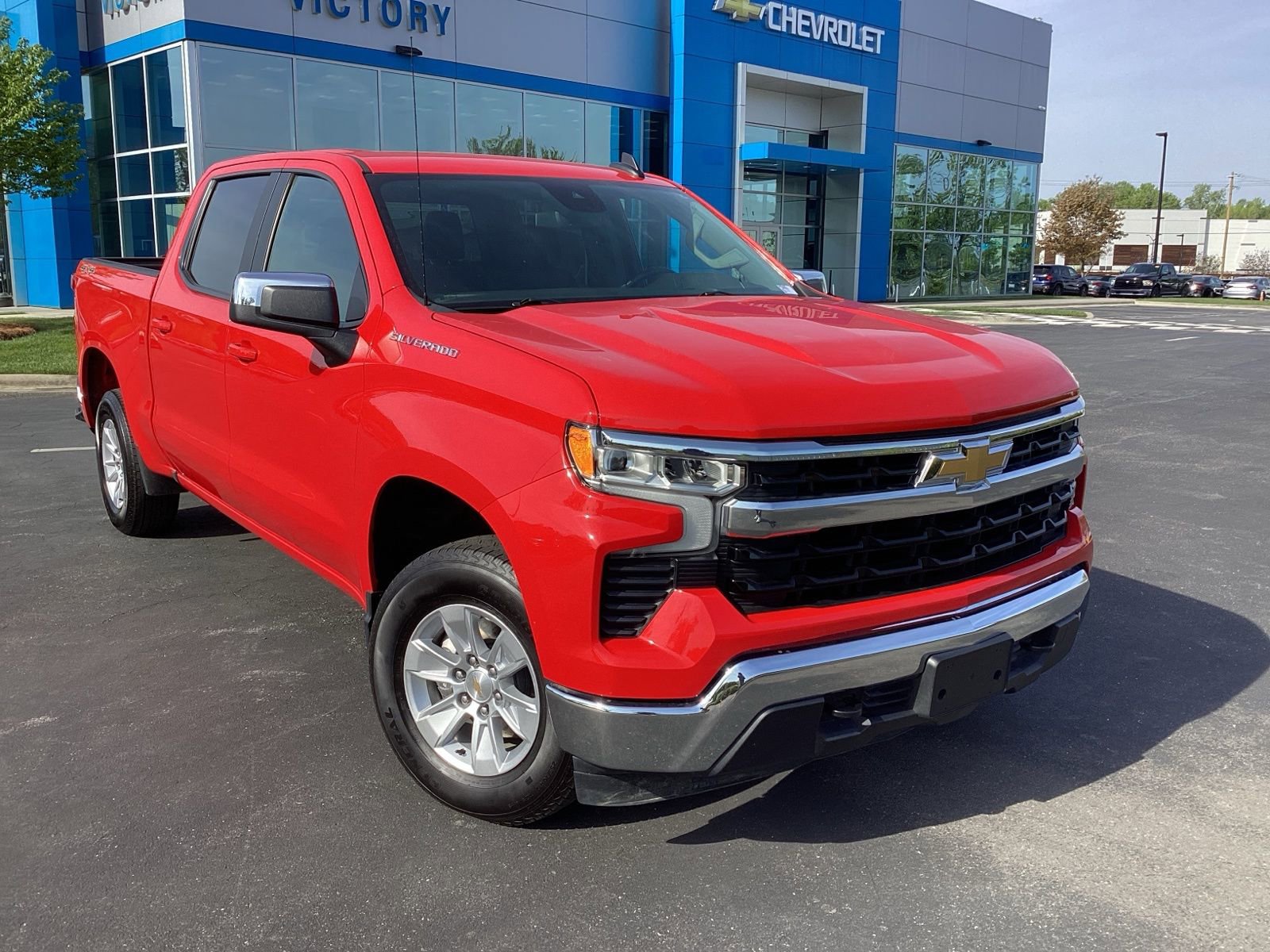 Used 2025 Chevrolet Silverado 1500 LT image 7