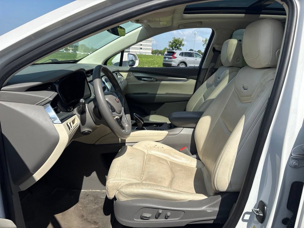 Used 2017 Cadillac XT5 Premium Luxury w/ LPO, Wheel Lock Package AWD/4WD image 16