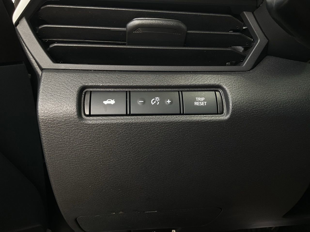 Used 2025 Nissan Altima 2.5 SV FWD image 19