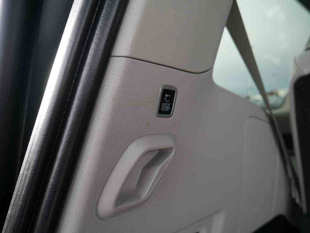 Used 2022 Jeep Wagoneer Series III w/ Flexible Seating Group image 10