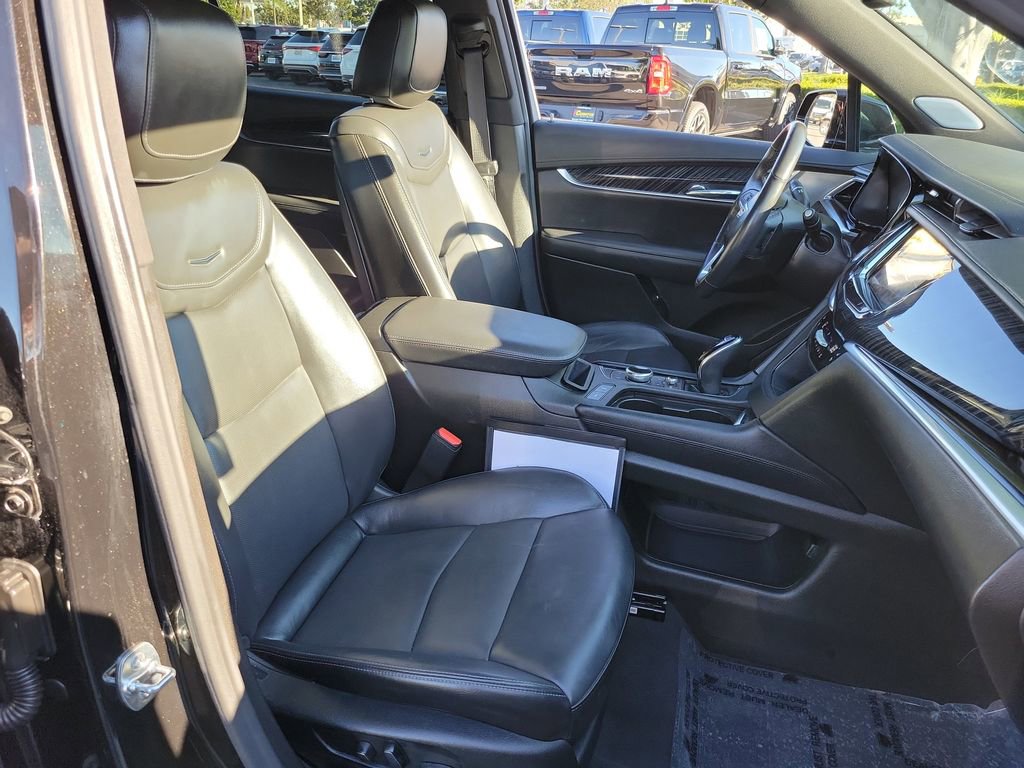 Used 2025 Cadillac XT6 Premium Luxury image 18
