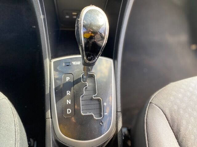 Used 2014 Hyundai Accent SE image 13