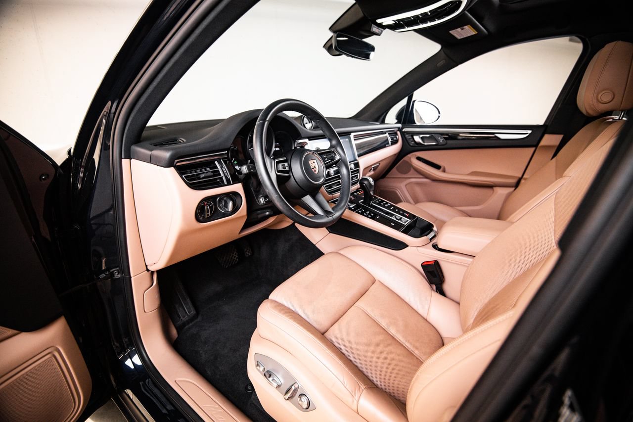 Certified 2023 Porsche Macan AWD/4WD image 4