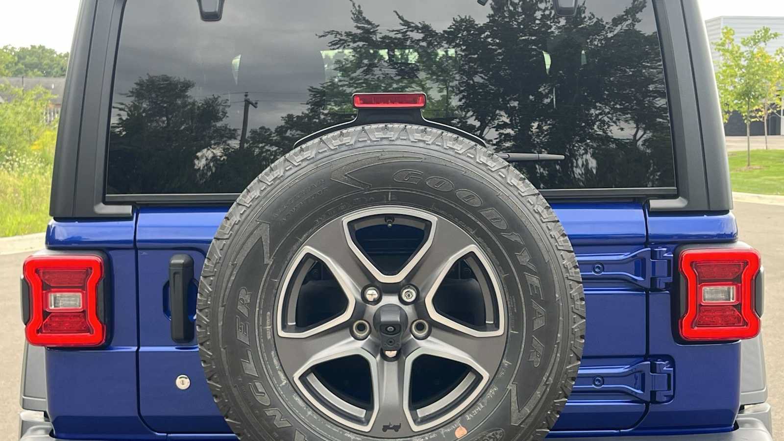 Used 2019 Jeep Wrangler Sport AWD/4WD image 16
