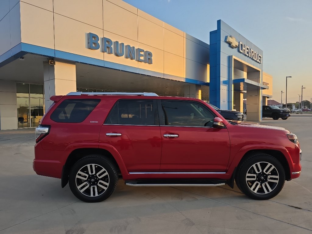 Used 2020 Toyota 4Runner Limited AWD/4WD image 21