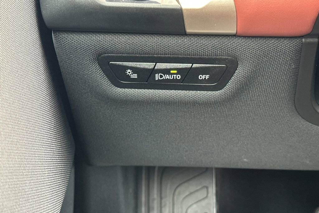 Used 2023 BMW iX xDrive50 w/ Sport Package image 31