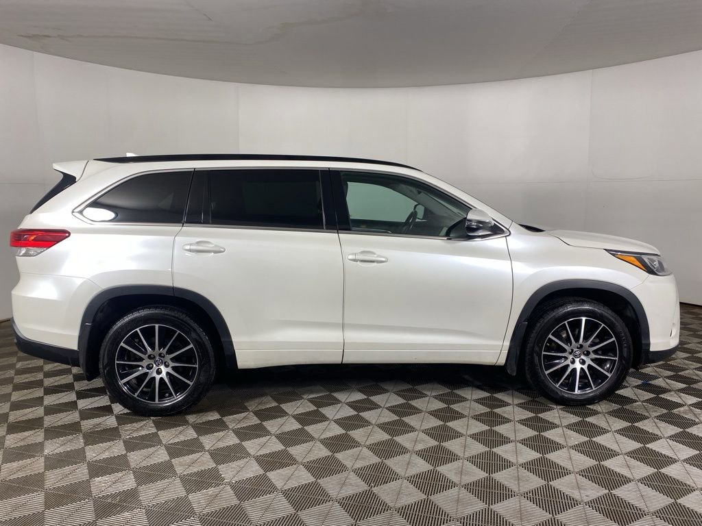 Used 2018 Toyota Highlander SE AWD/4WD image 8