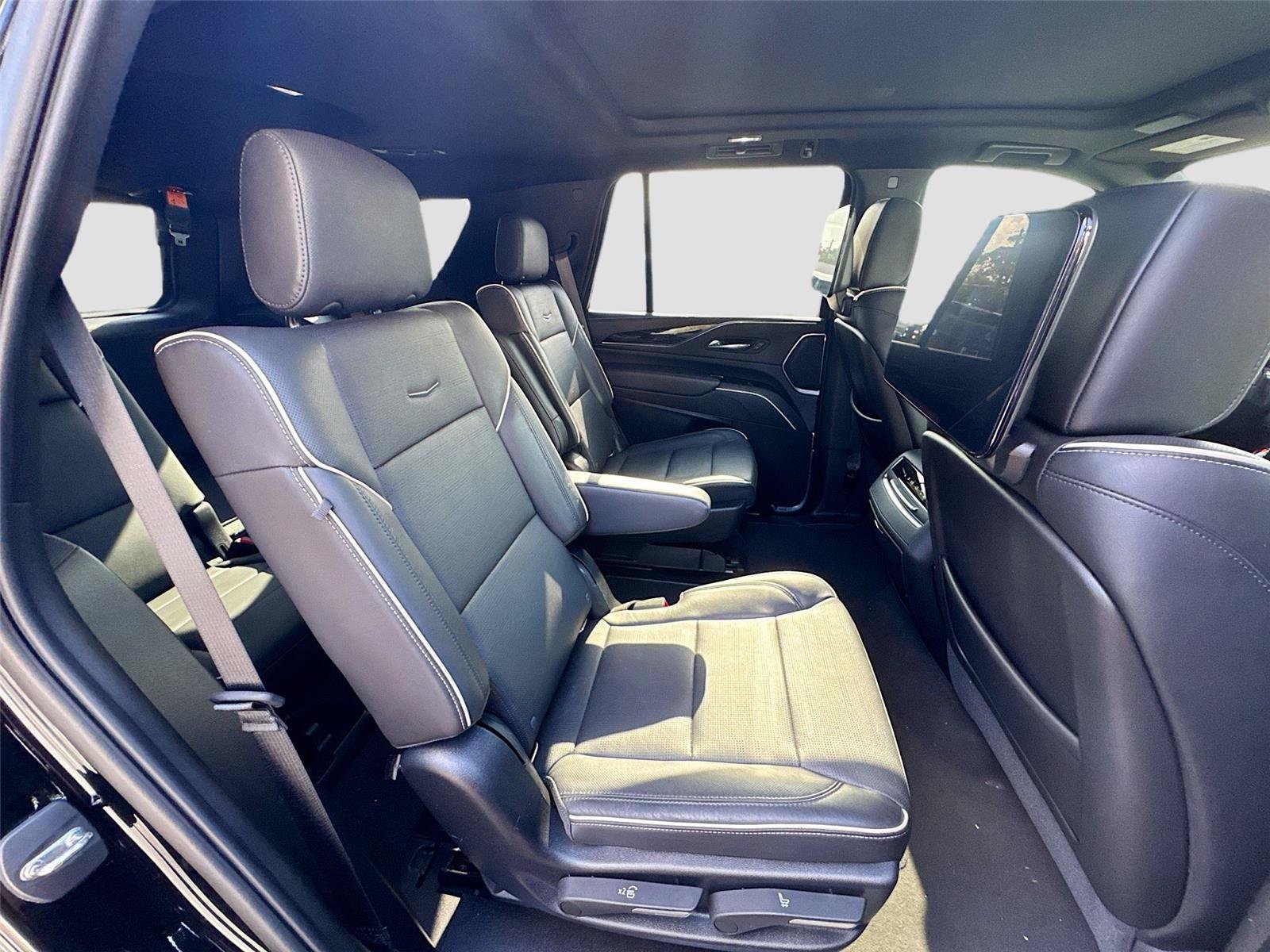 Used 2021 Cadillac Escalade Sport RWD image 16