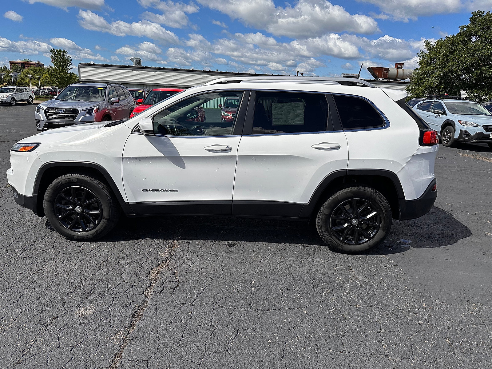 Used 2017 Jeep Cherokee Latitude w/ Safety/Convenience Group AWD/4WD image 6
