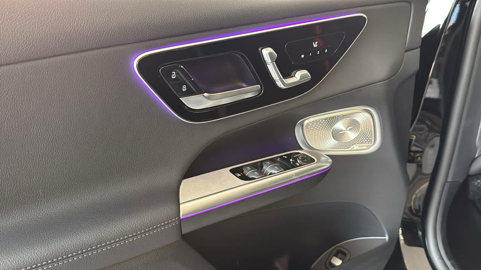 Used 2025 Mercedes-Benz GLC 300 4MATIC image 15