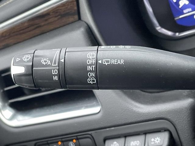 Used 2024 Chevrolet Suburban Premier image 25