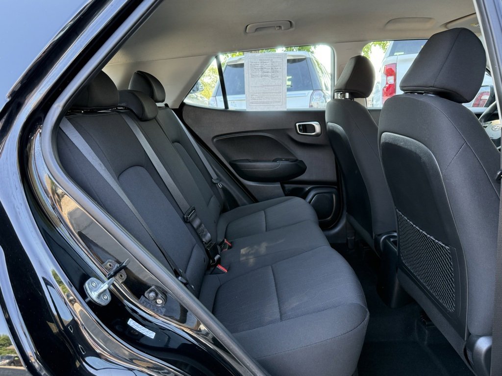 Used 2022 Hyundai Venue SE image 21