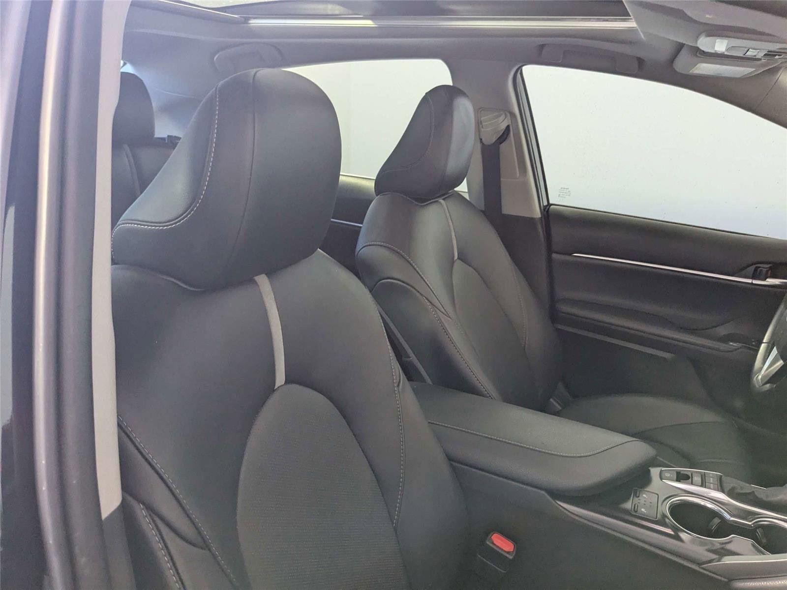 Used 2020 Toyota Camry XSE FWD image 32