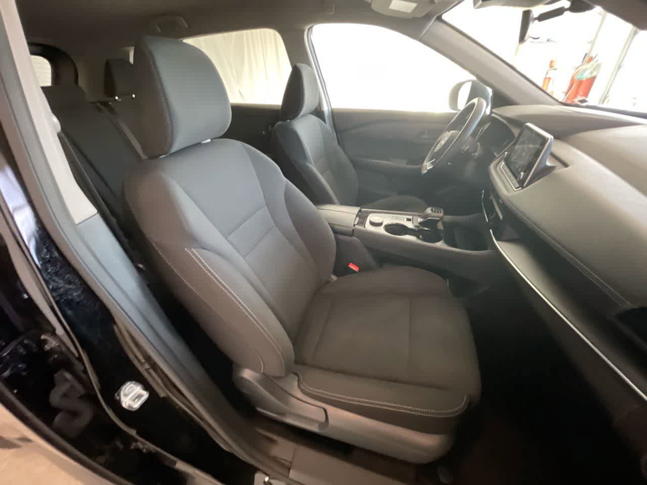 Used 2024 Nissan Rogue S AWD/4WD image 23