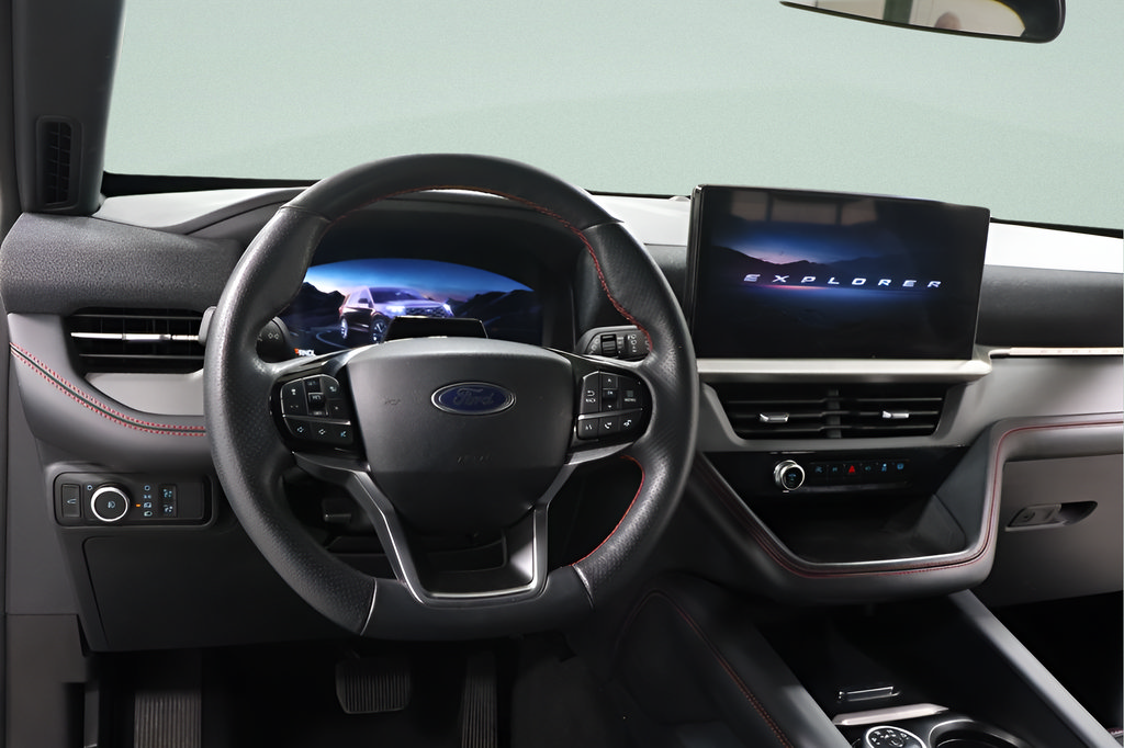 Used 2025 Ford Explorer ST-Line w/ ST-Line Street Pack AWD/4WD image 9