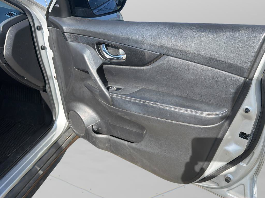 Used 2017 Nissan Rogue SV FWD image 9