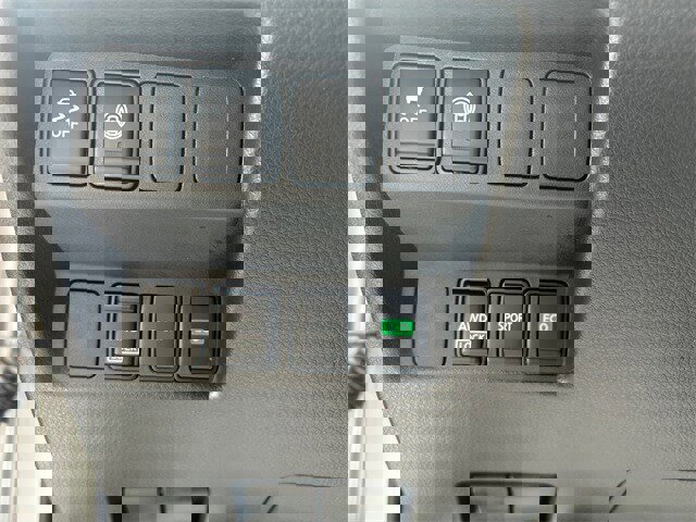 Used 2020 Nissan Rogue Sport S image 19