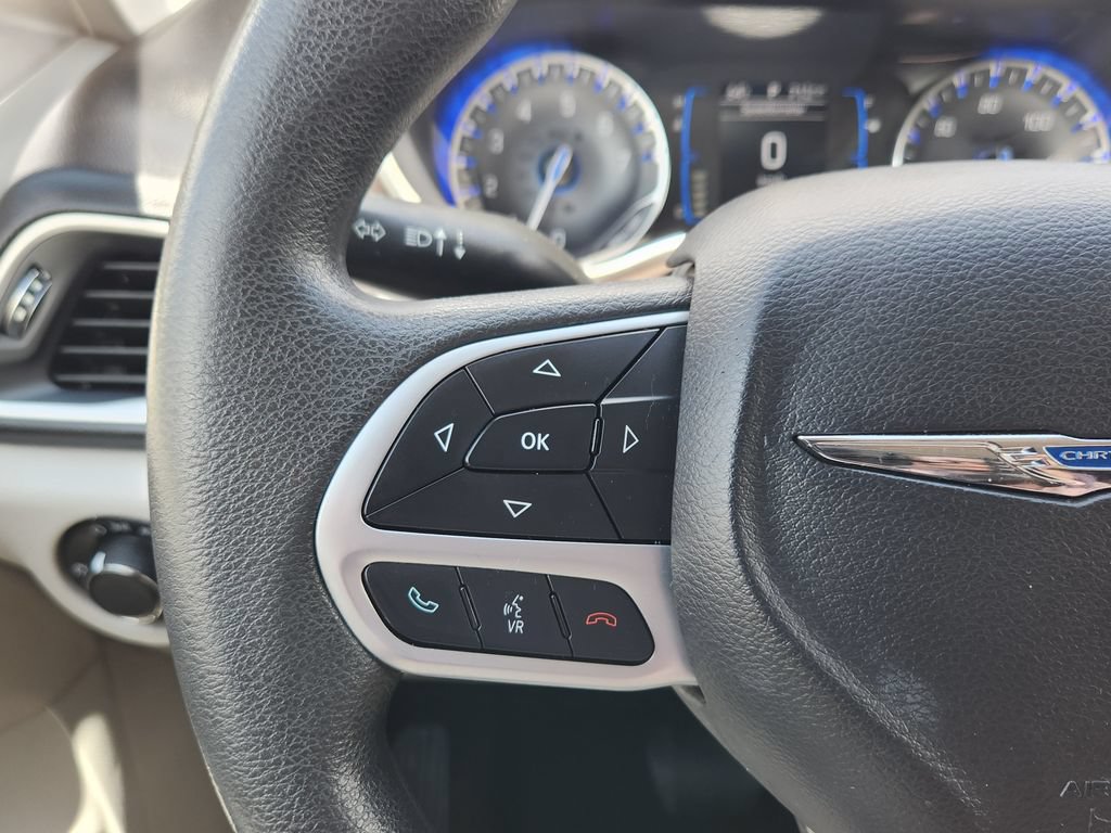 Used 2017 Chrysler Pacifica Touring w/ Tire & Wheel Group FWD image 27