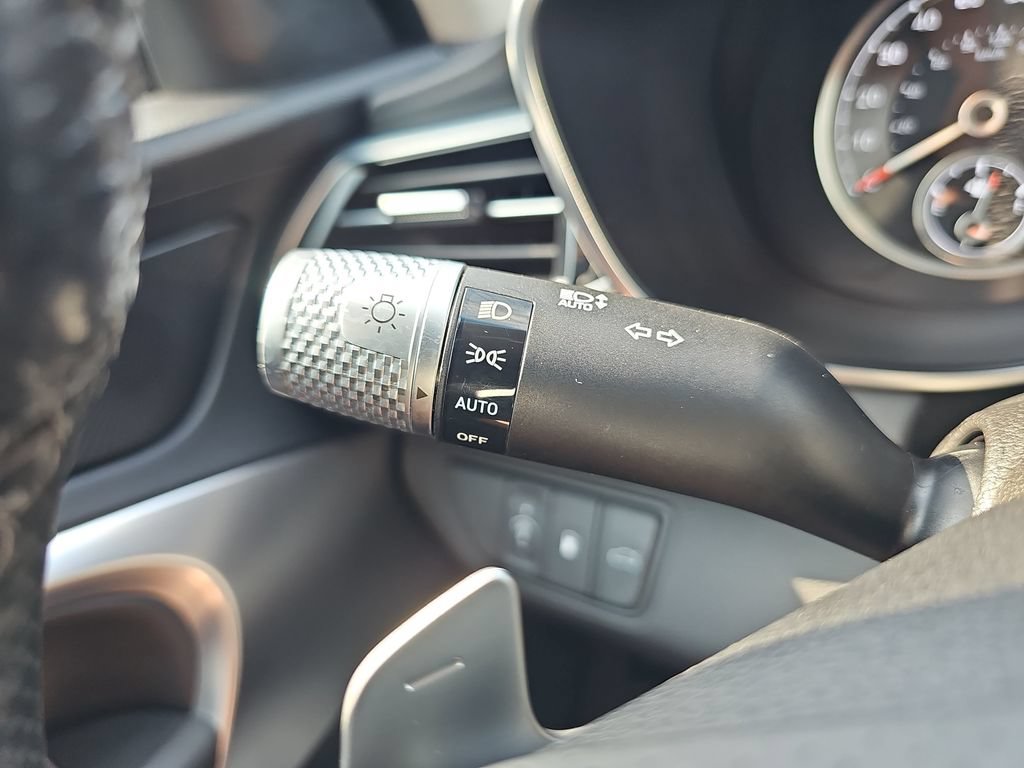 Used 2025 Genesis G70 2.5T AWD/4WD image 35
