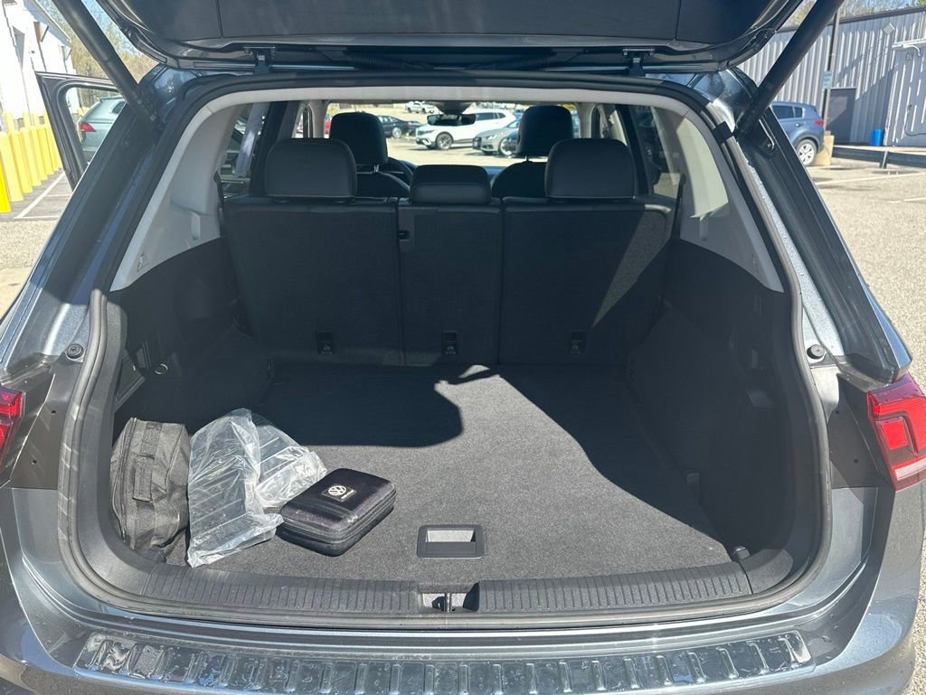 Used 2024 Volkswagen Tiguan SE w/ Panoramic Sunroof Package AWD/4WD image 32