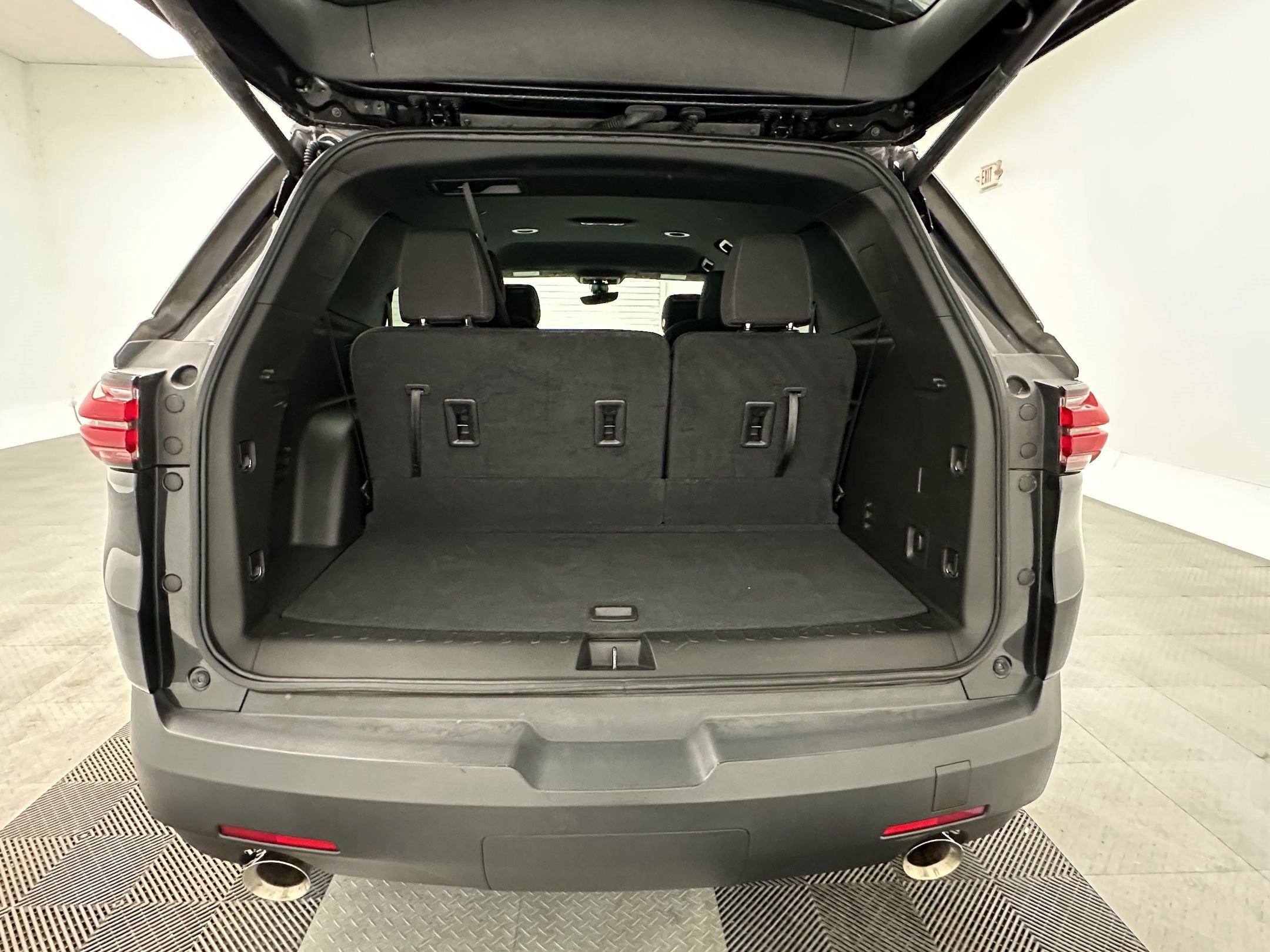 Used 2023 Chevrolet Traverse LT w/ Midnight/Sport Edition AWD/4WD image 23