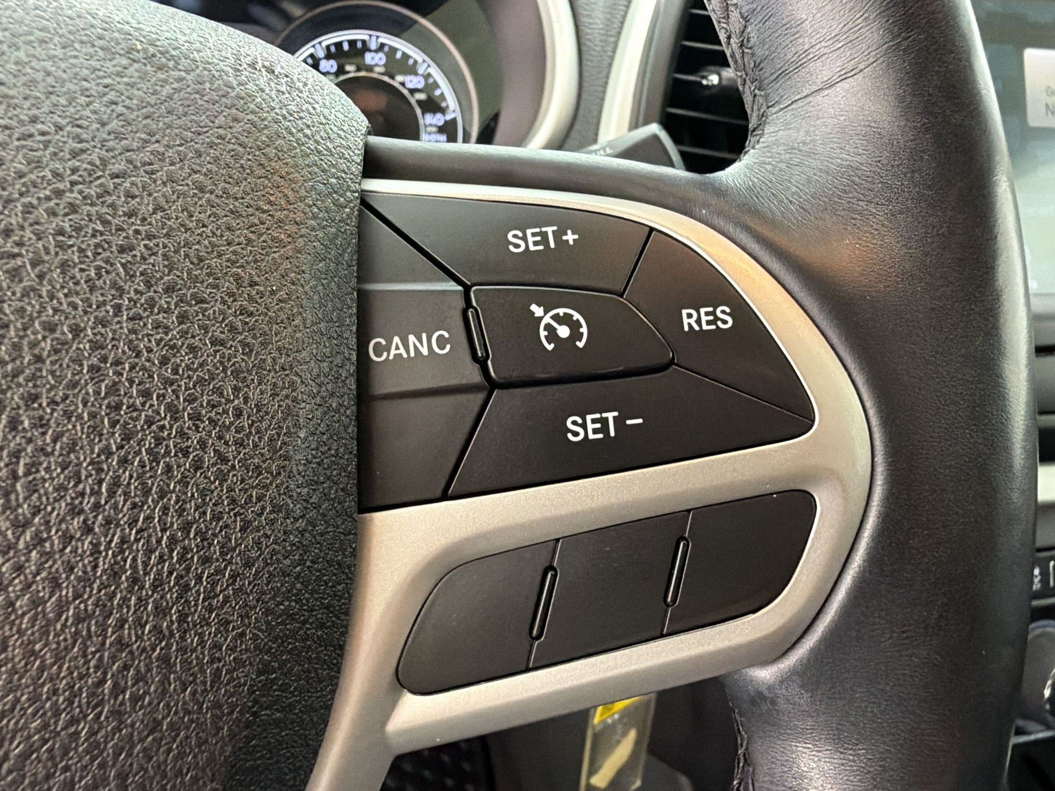 Used 2017 Jeep Cherokee Trailhawk w/ Cold Weather Group AWD/4WD image 18
