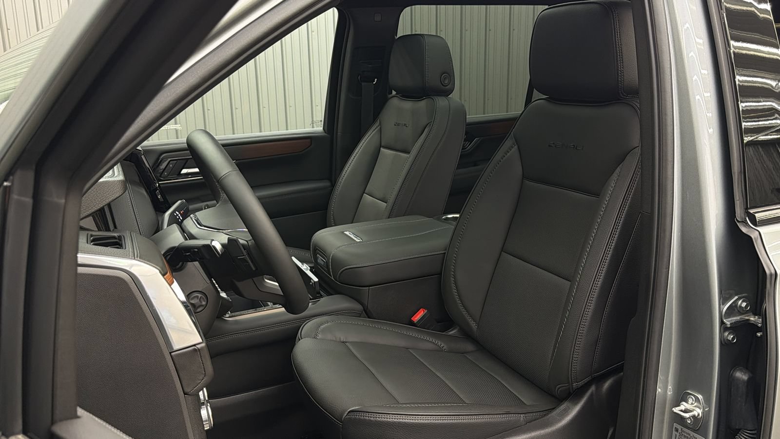 Used 2025 GMC Yukon XL Denali w/ Sun & Power Step Package AWD/4WD image 31