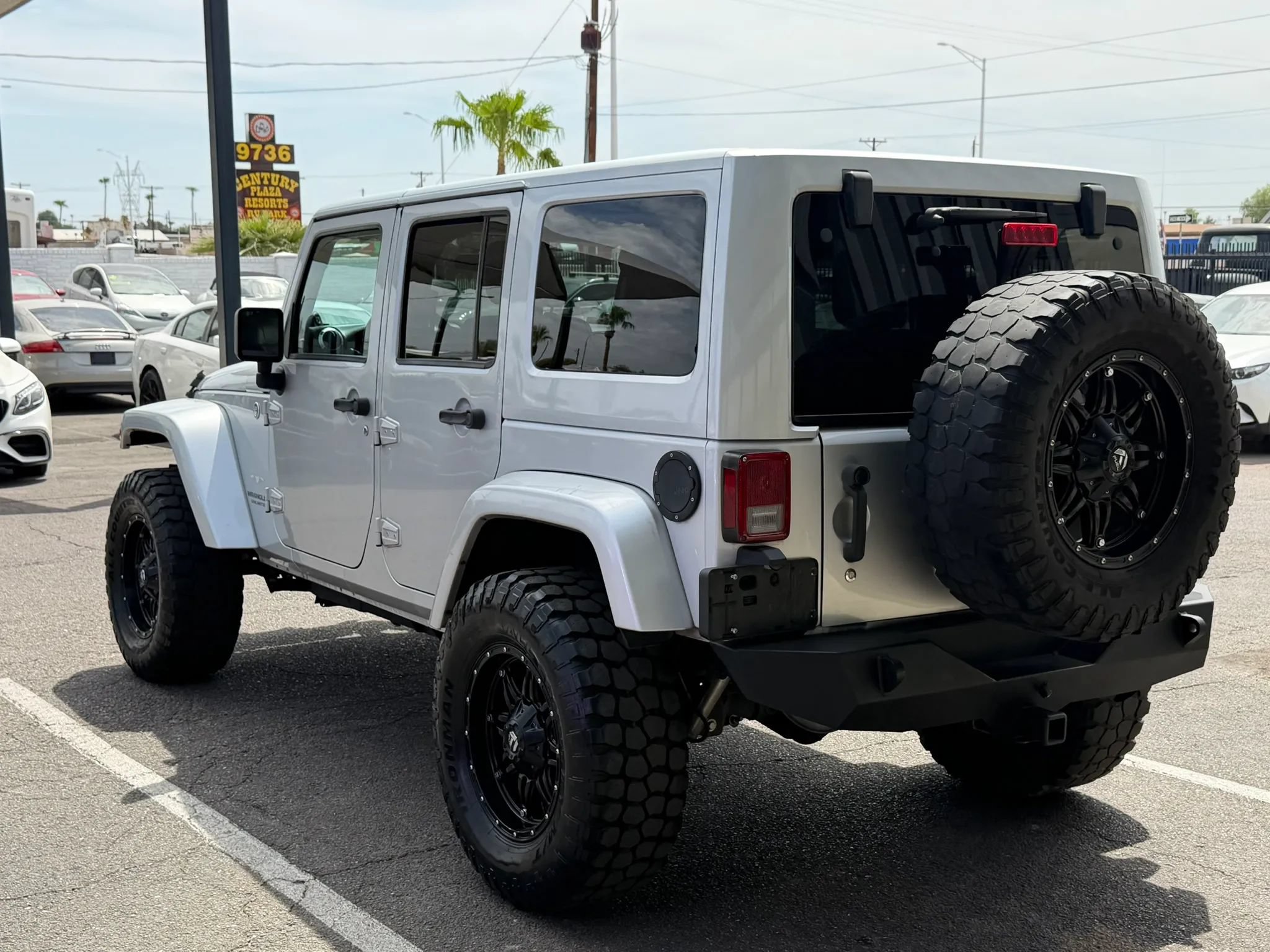 Used 2012 Jeep Wrangler Unlimited Sahara w/ Connectivity Group AWD/4WD image 6