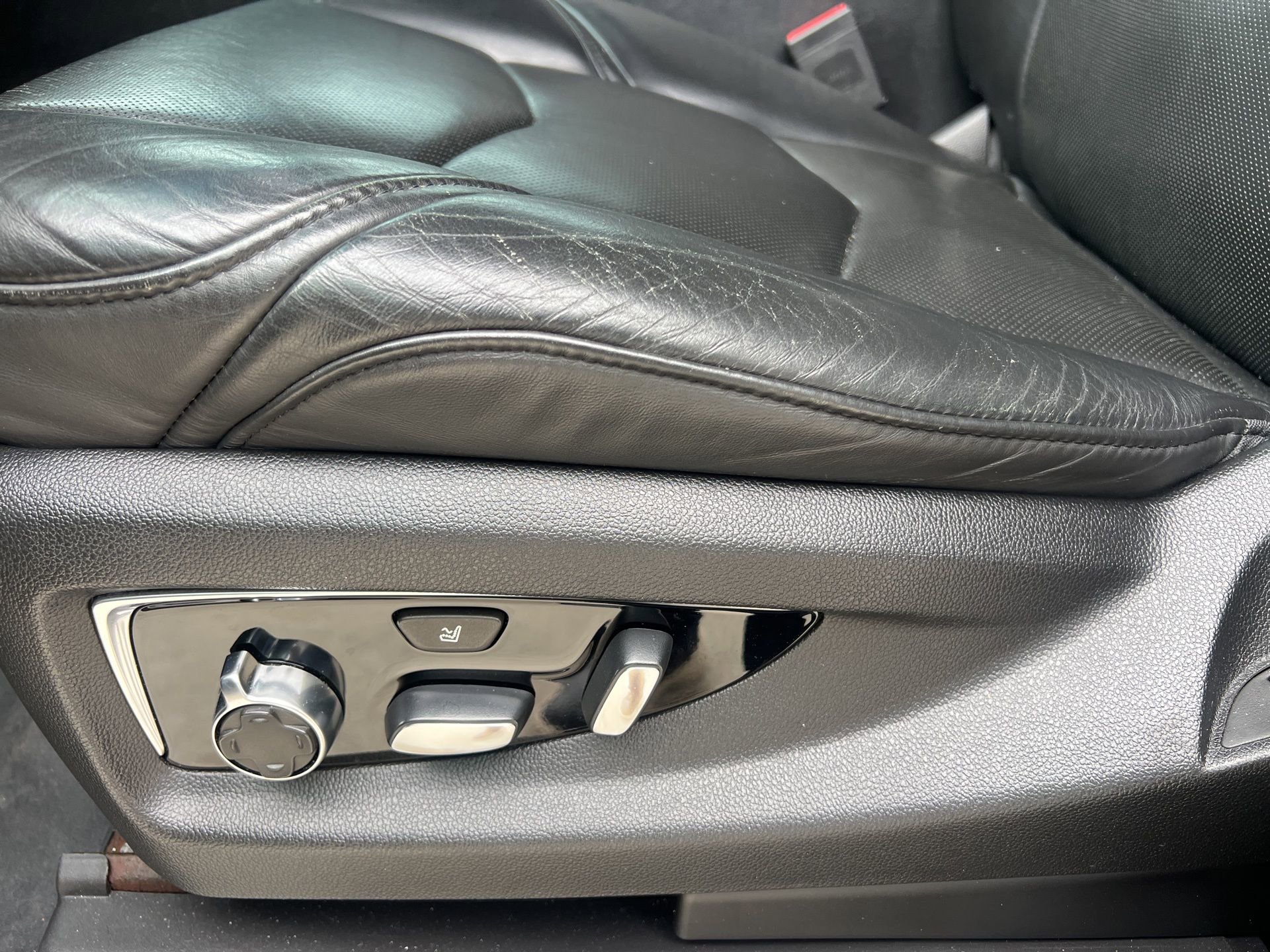 Used 2018 Cadillac Escalade ESV Platinum image 19