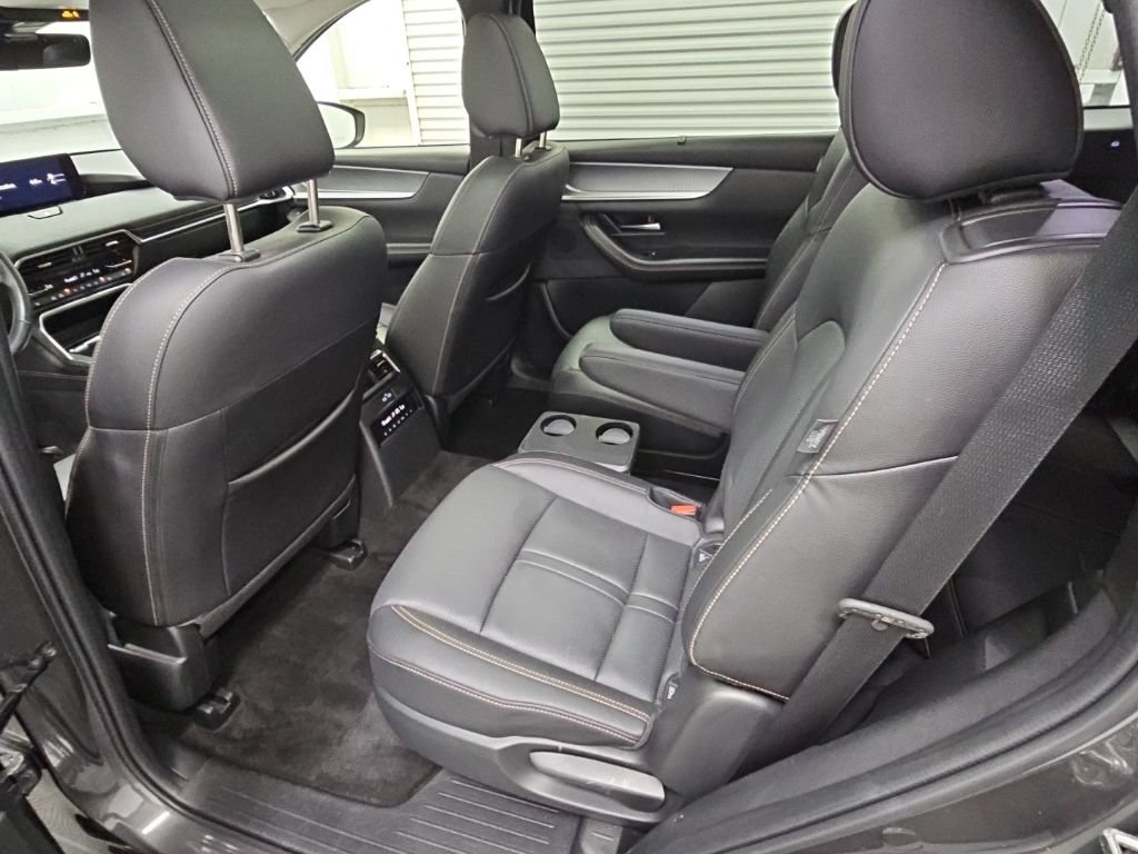 Used 2024 MAZDA CX-90 3.3 Turbo w/ Premium Package AWD/4WD image 32