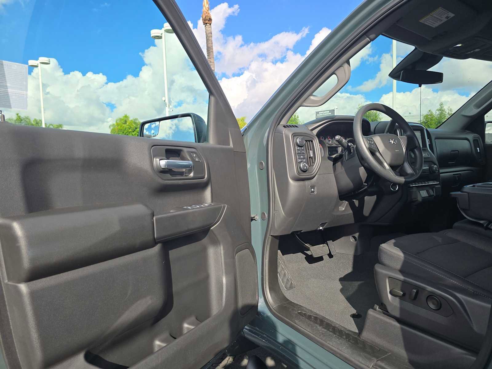 Used 2025 Chevrolet Silverado 1500 Custom Trail Boss w/ Turbomax Blackout Package image 21