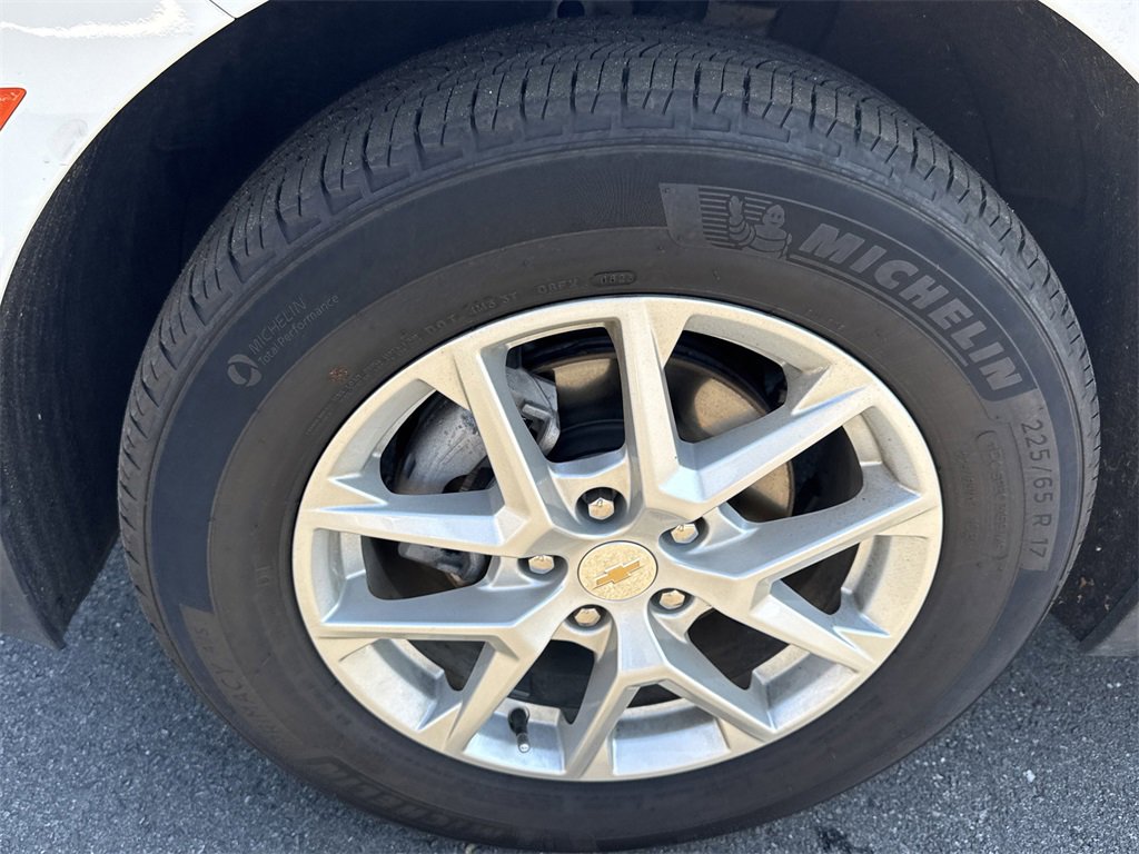 Used 2023 Chevrolet Equinox LS image 14