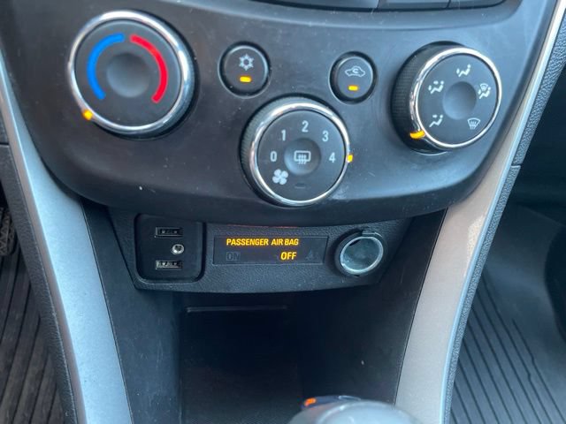 Used 2020 Chevrolet Trax LT w/ Driver Confidence Package FWD image 35