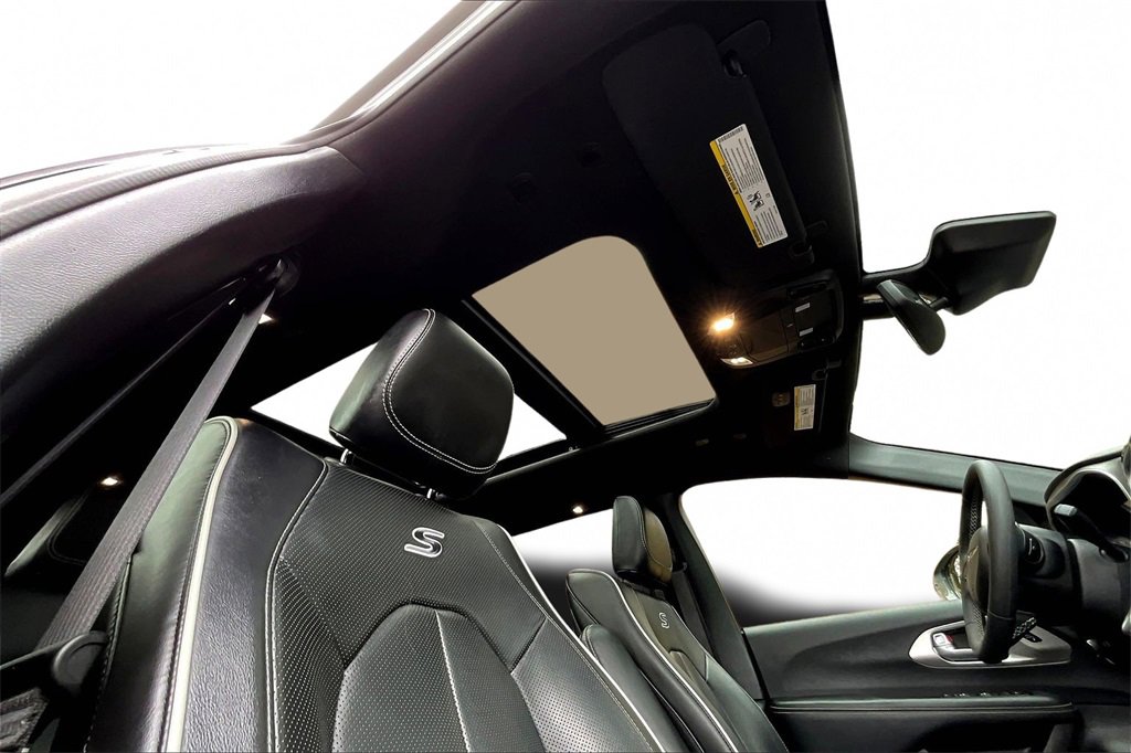 Used 2022 Chrysler Pacifica Limited w/ Uconnect Theater Family Group image 27