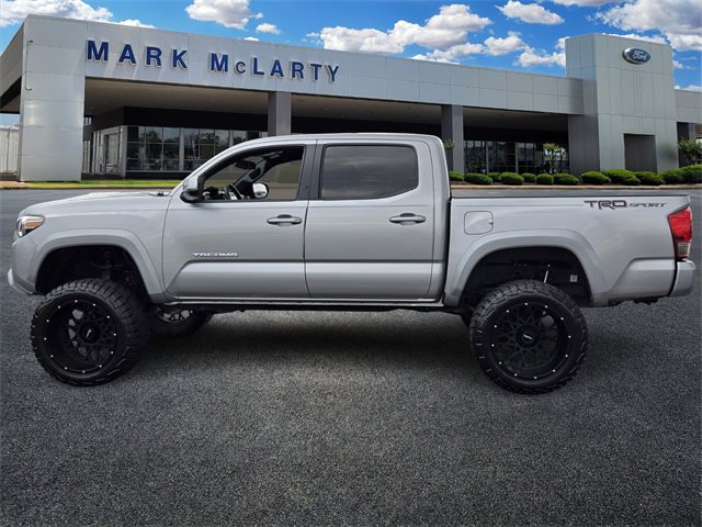 Used 2017 Toyota Tacoma TRD Sport image 6