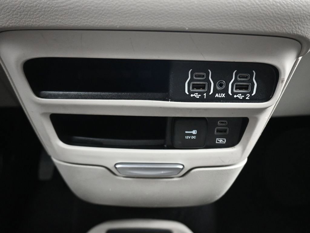 Used 2022 Chrysler Pacifica Touring-L image 23