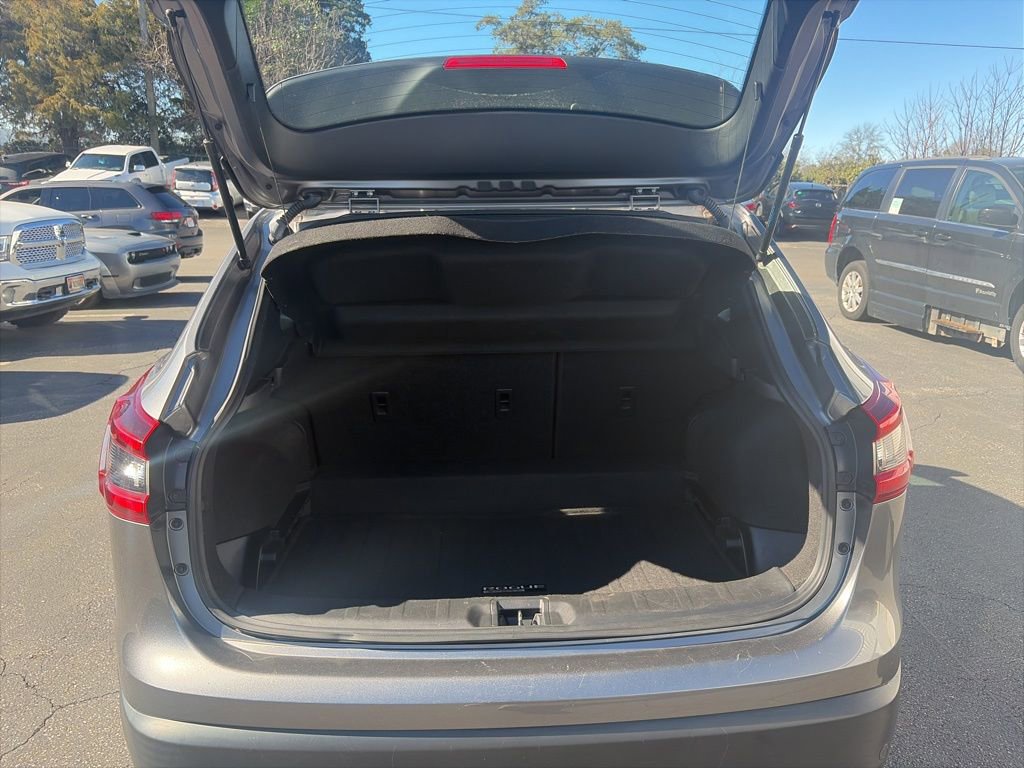 Used 2020 Nissan Rogue Sport S image 10