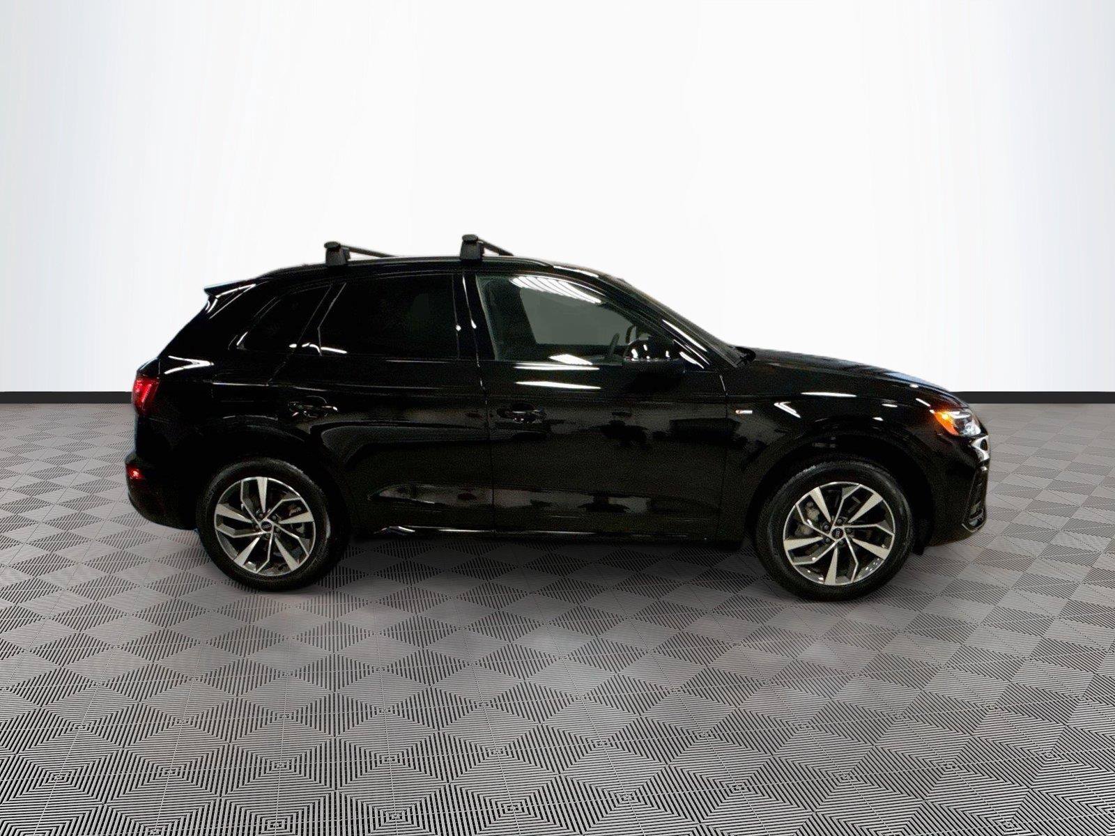Certified 2024 Audi Q5 2.0T Premium w/ Summer of Audi Package AWD/4WD image 8