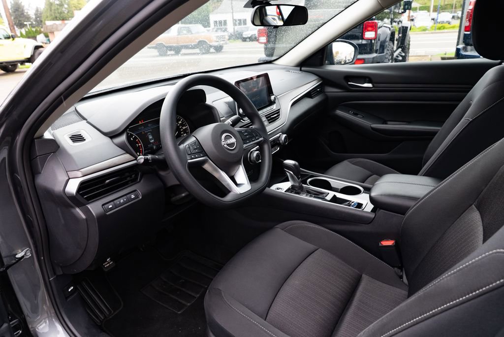 Used 2024 Nissan Altima 2.5 SV FWD image 19