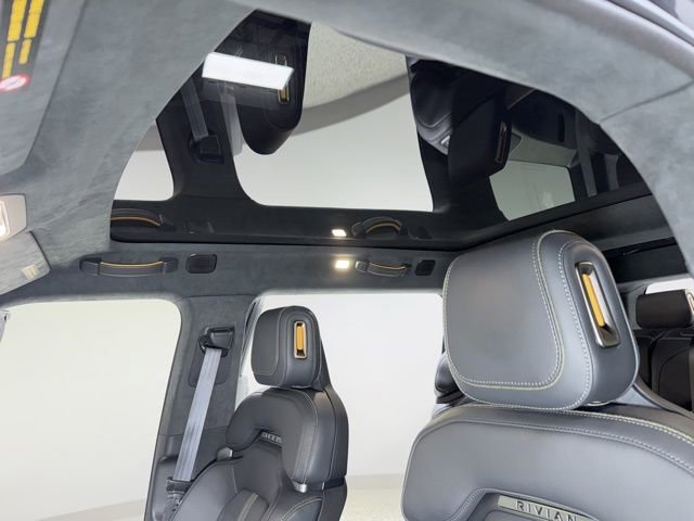 Used 2023 Rivian R1S Adventure AWD/4WD image 4