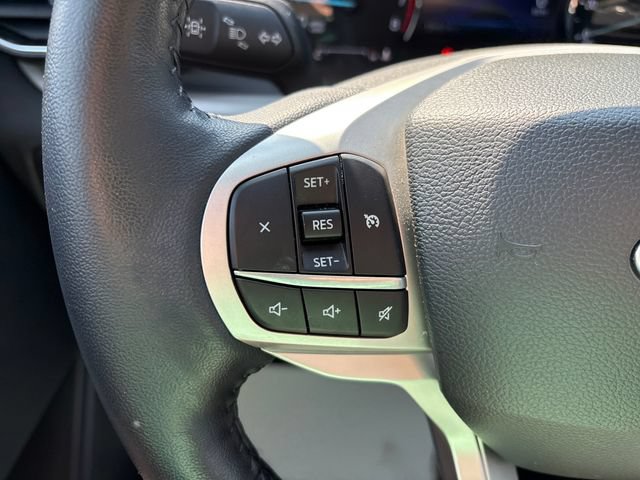 Used 2023 Ford Explorer XLT w/ Equipment Group 202A AWD/4WD image 11