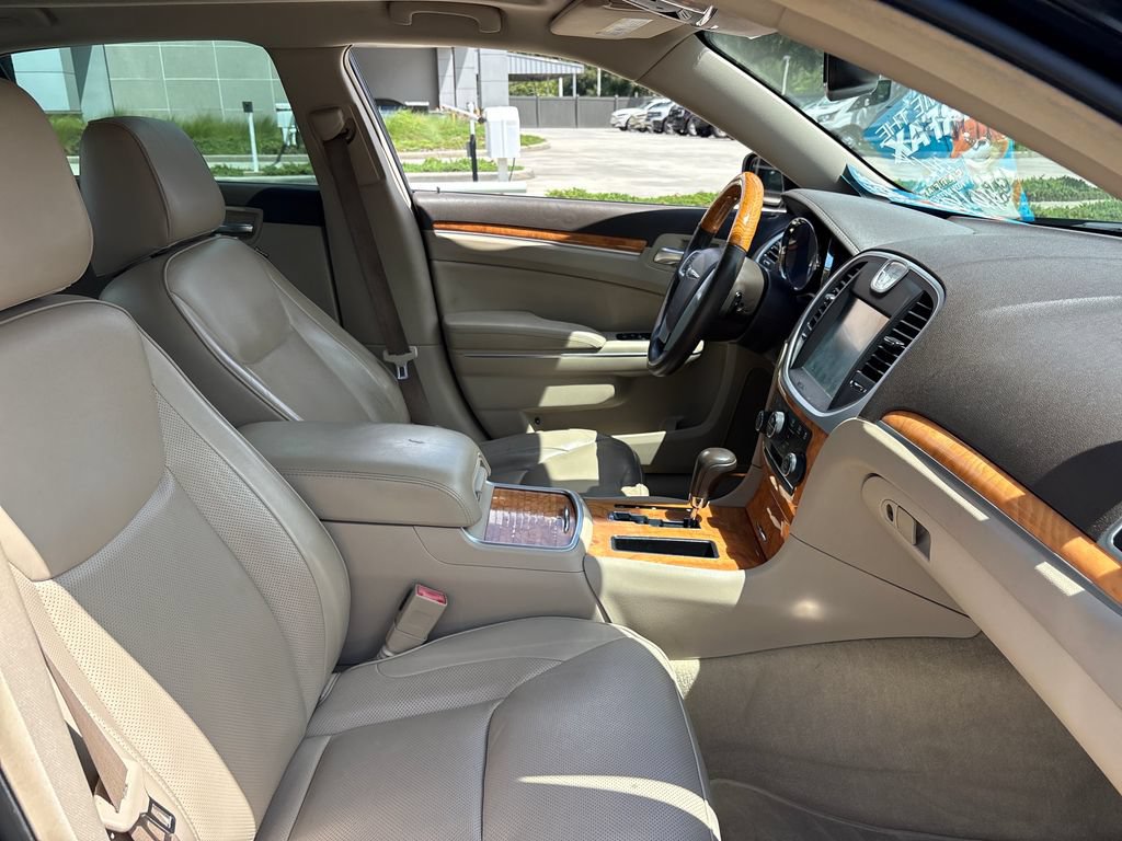 Used 2013 Chrysler 300 C w/ Light Group RWD image 28